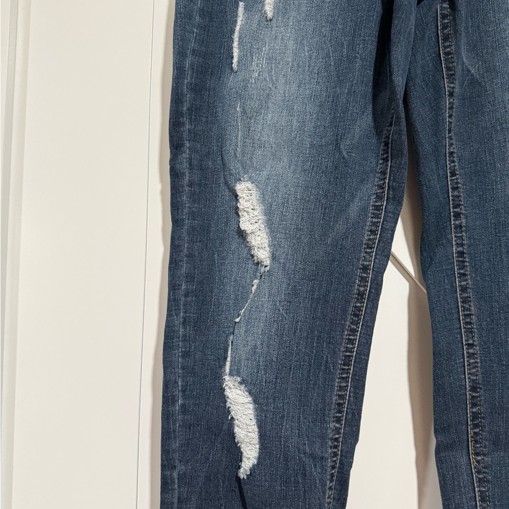 Blue Jeans with Distressed Details - Picture 6 of 8